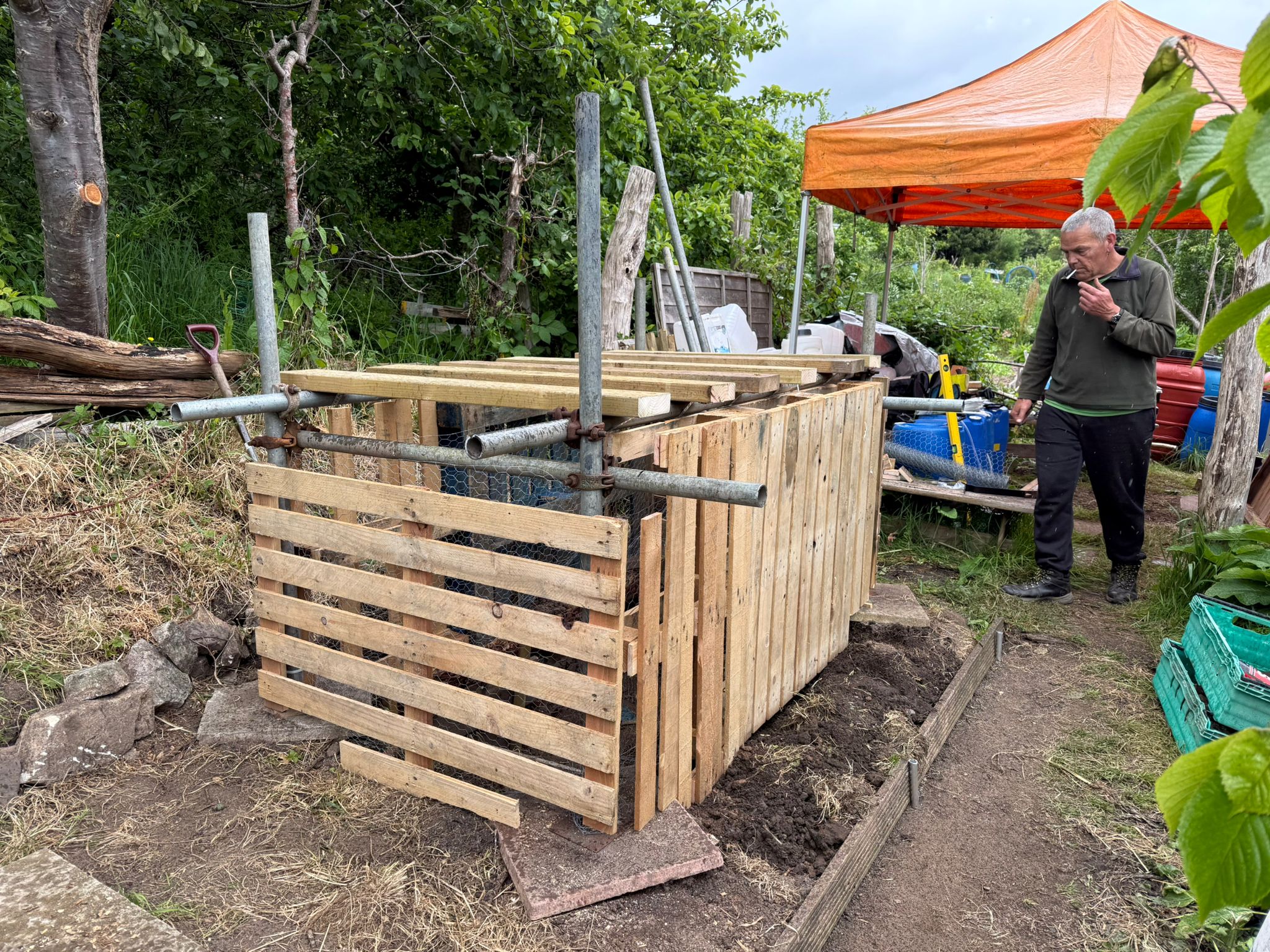 The pallet structure taking shape